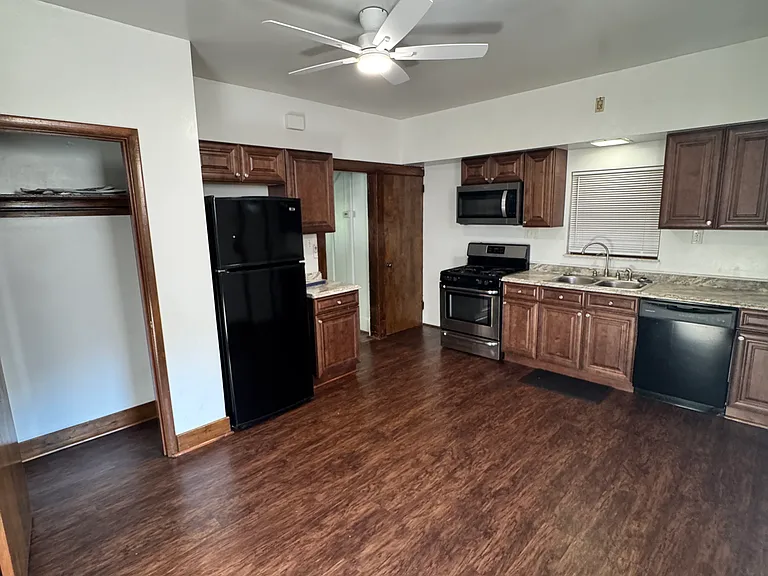 2810 Kenilworth St — Photo 5