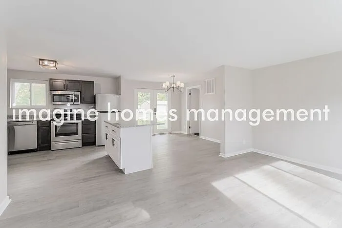 3 bed, 2.5 bath, 1325 sqft, $2,185 — Photo 3