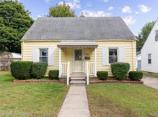 4415 Chamberlain St, Wayne, MI 48184