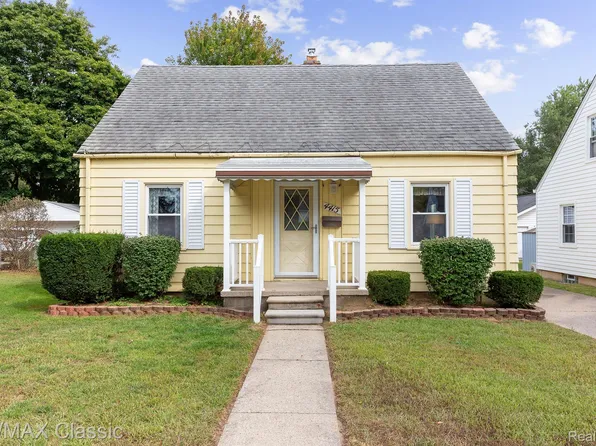 4415 Chamberlain St, Wayne, MI 48184
