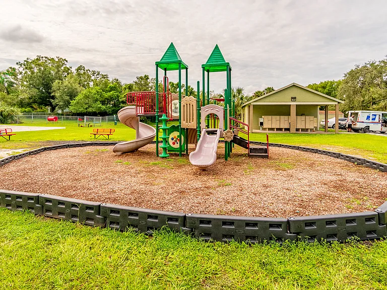 Laurel Oaks — Photo 23