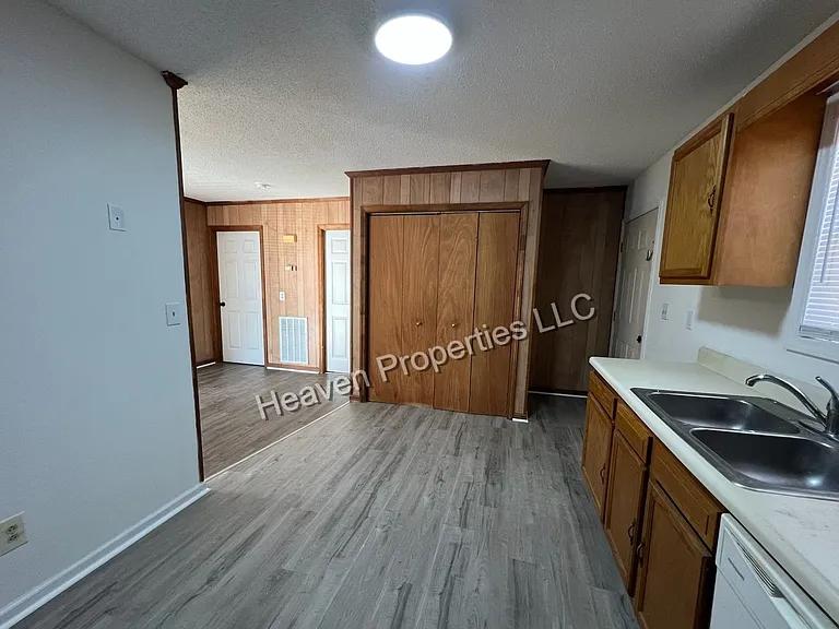 519 Leonford St — Photo 6