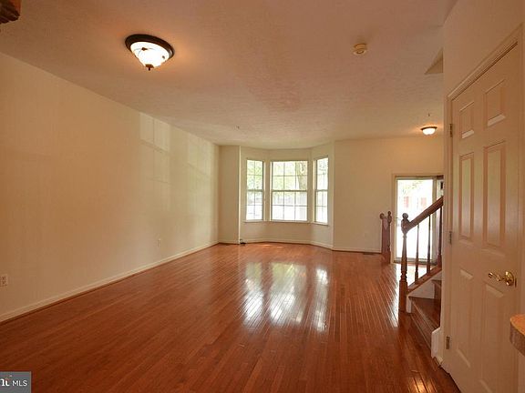 3rd image of 8860 Briarcliff Ln