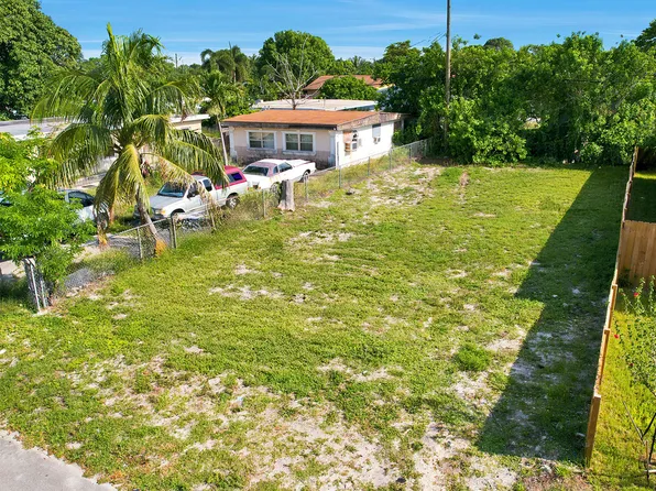 1141 Peak Road, Lake Worth, FL 33462