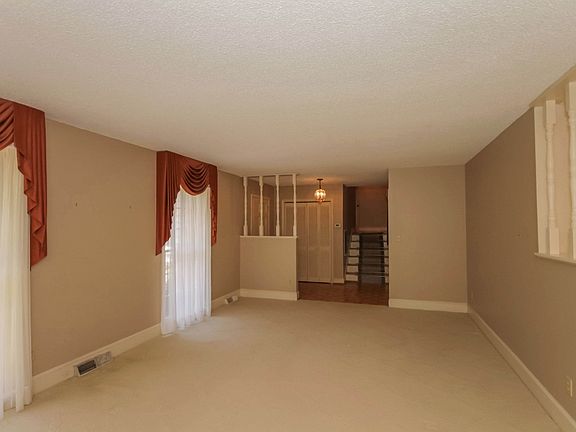 4th image of 5901 Beaver Dam Ln