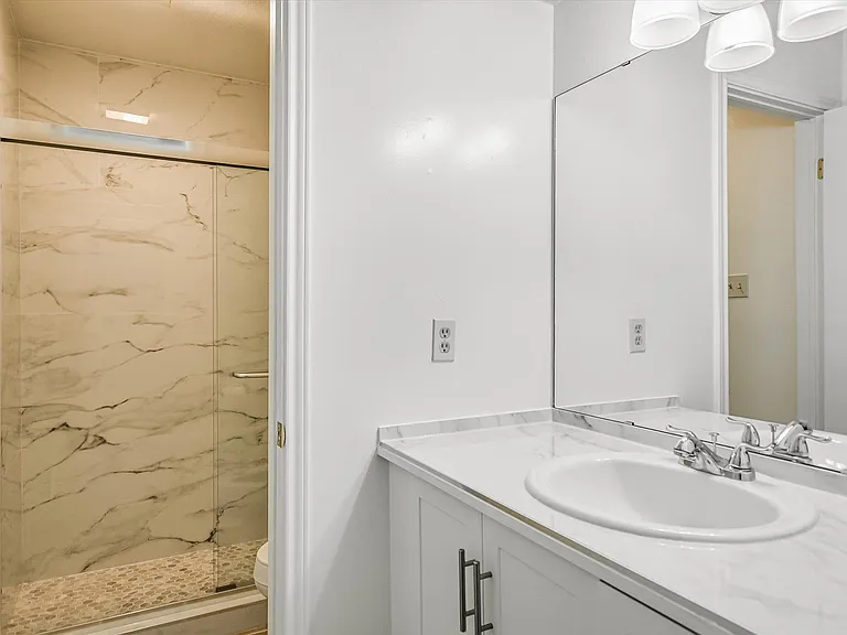 803 Valley View Dr #B — Photo 10