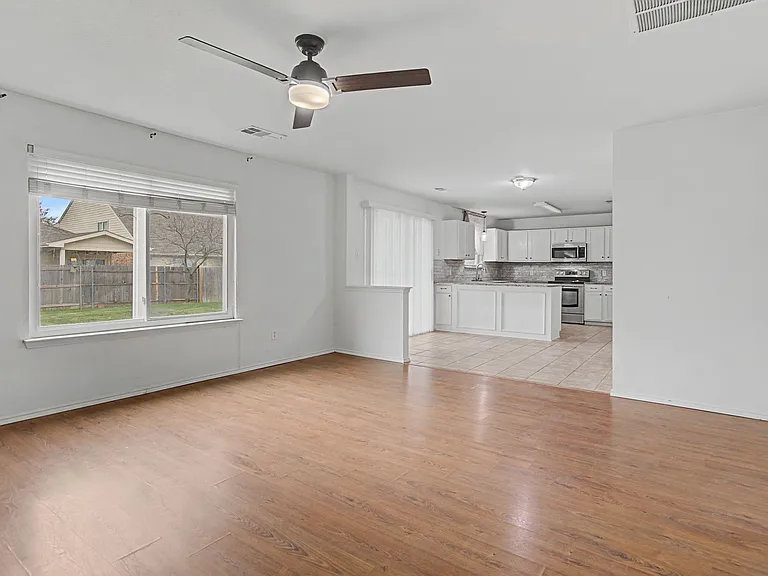 5016 Meridian Ln — Photo 17