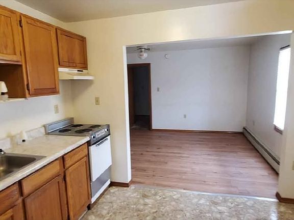 2nd image of 137 W Main St