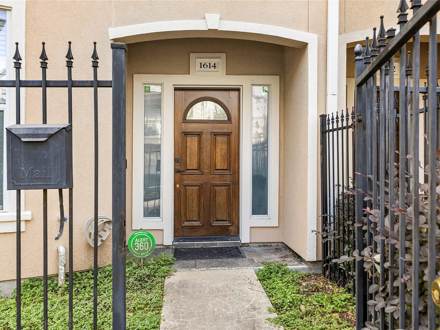3 bed, 3.5 bath, 2226 sqft, $2,600 — Photo 3