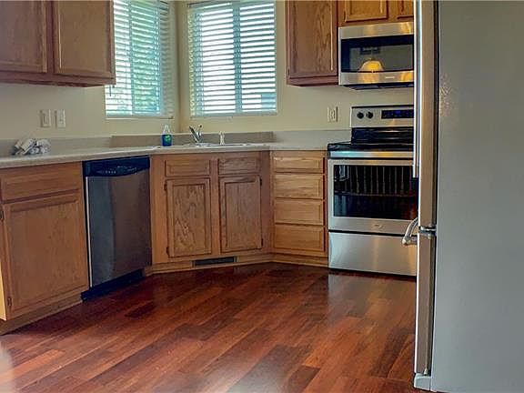4th image of 655 SE Parker Dr