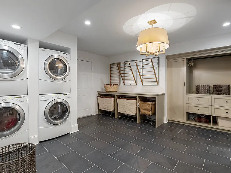 678 Halsey Ln — Photo 17