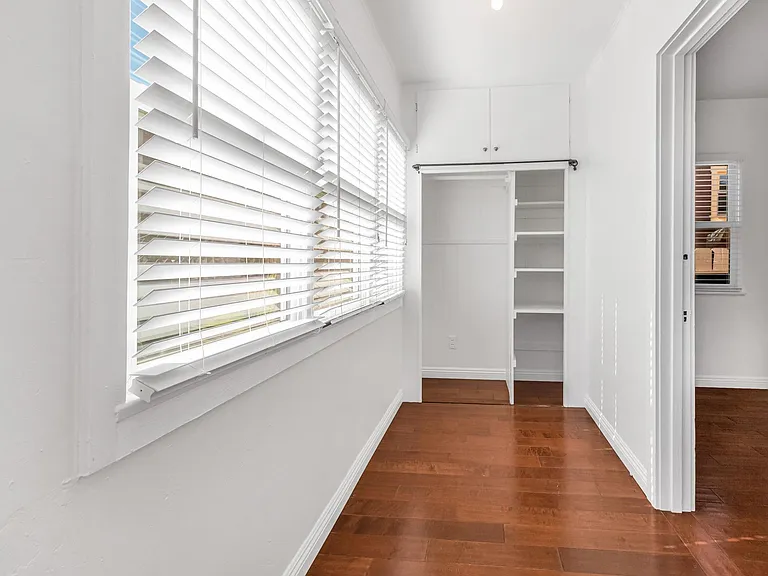2235 Polk Ave — Photo 20
