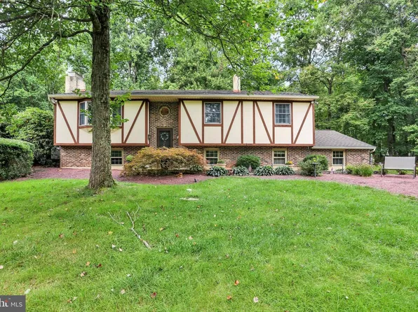 81 Oakbrook Dr, Birdsboro, PA 19508