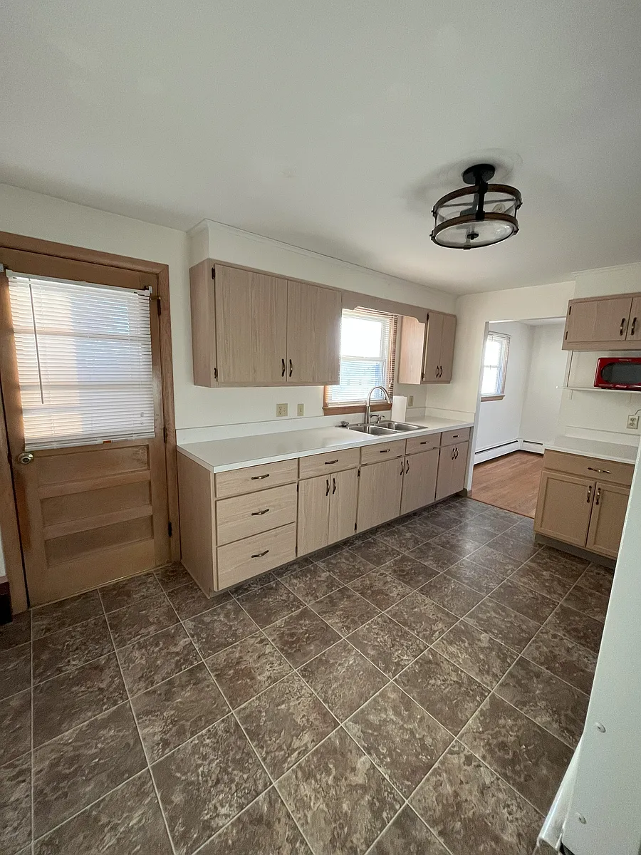 Building Photo - 304 Tarbell Ave #B