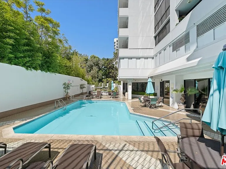 10660 Wilshire Blvd #705 — Photo 39