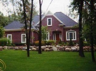 8710 Glen View Dr, Howell, MI