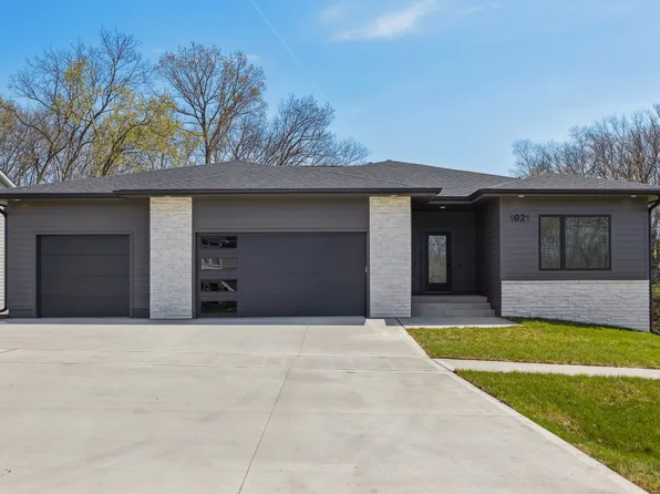 1021 Arbor Woods Dr, Pleasant Hill, IA 50327