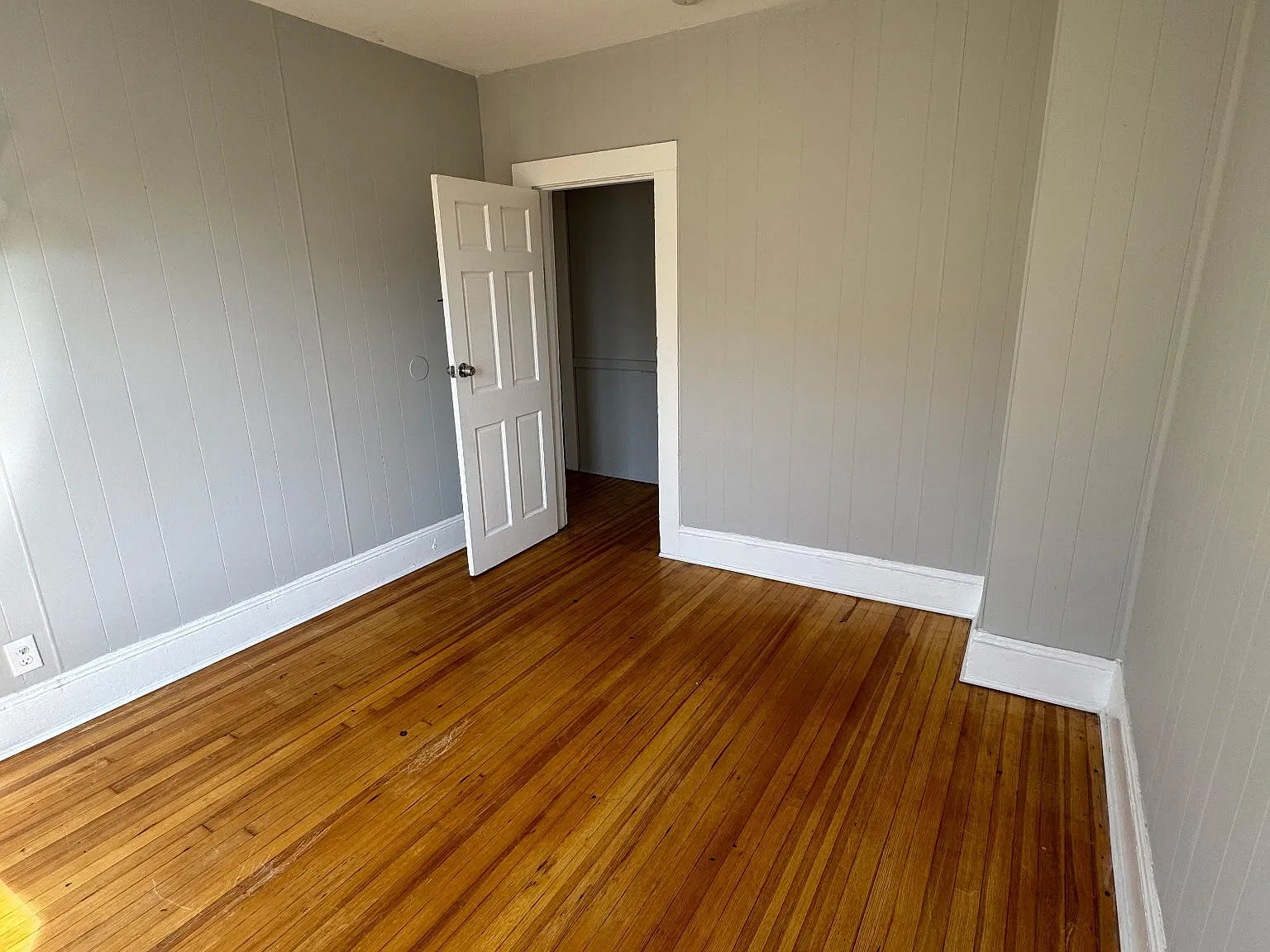3 bed, 1.0 bath, 3444 sqft, $1,750 — Photo 4