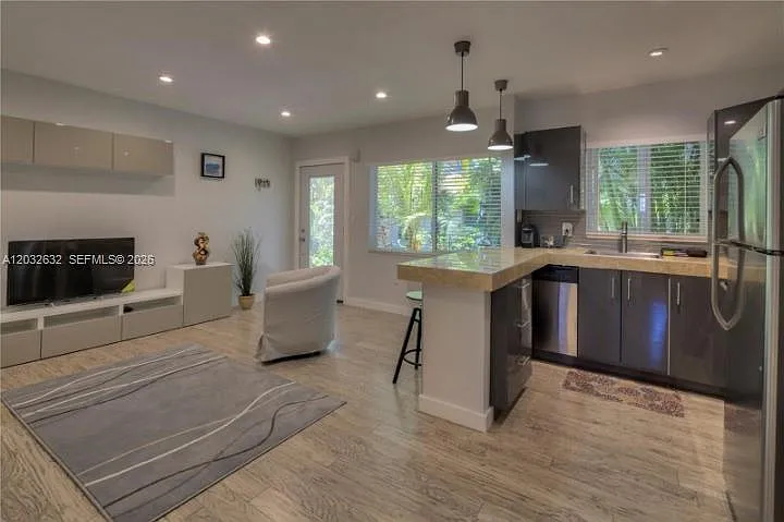 659 Meridian Ave #10 — Photo 1