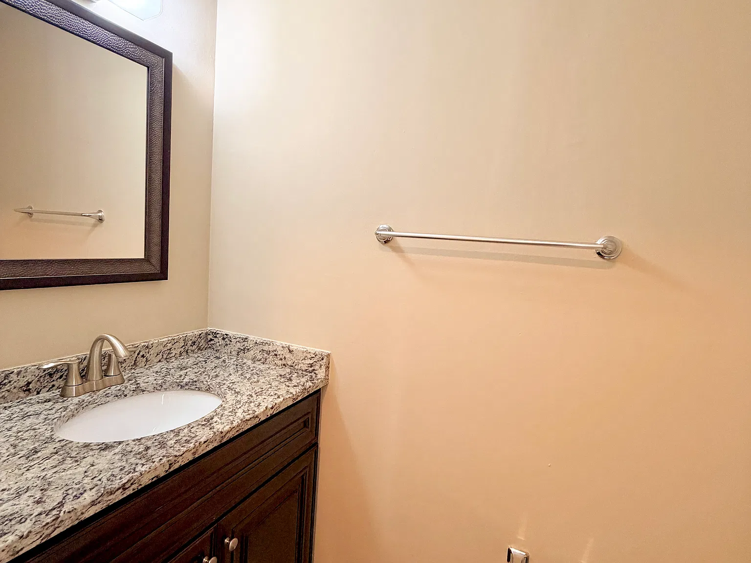 312 Seeman Ct — Photo 4