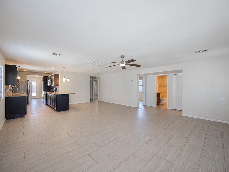1332 E Whitton Ave — Photo 4