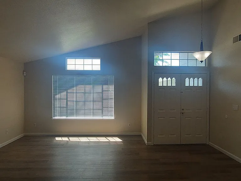3835 Hunters Glen Pl — Photo 6