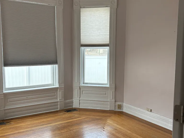 26 Hart St #1 — Photo 15