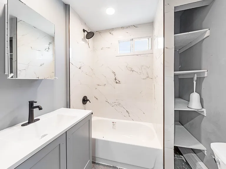 170 N 15th St #2 — Photo 8