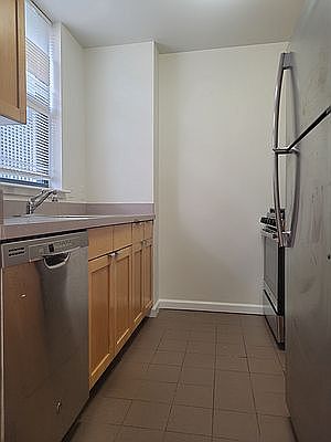 3rd image of 225 E 6th St APT 7C