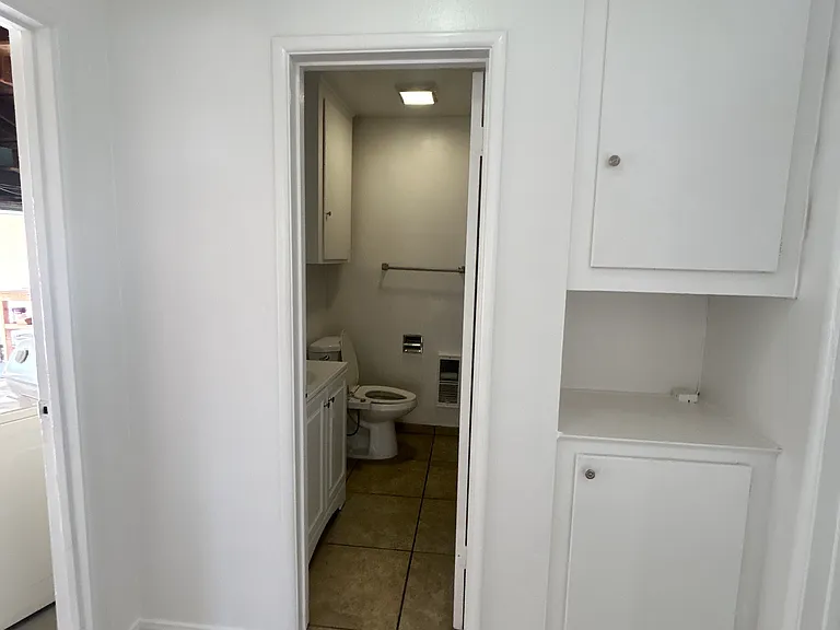 2586 Grandview St — Photo 15