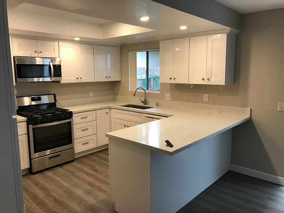 Beautiful kitchen with dining area