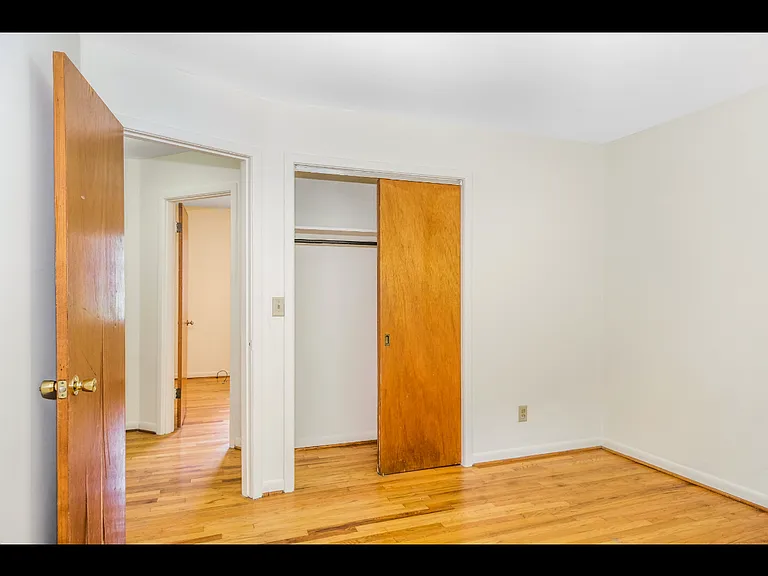 667 Idlewild Cir #404 — Photo 8
