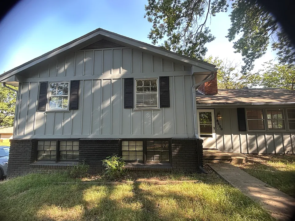 8600 E 84th Ter