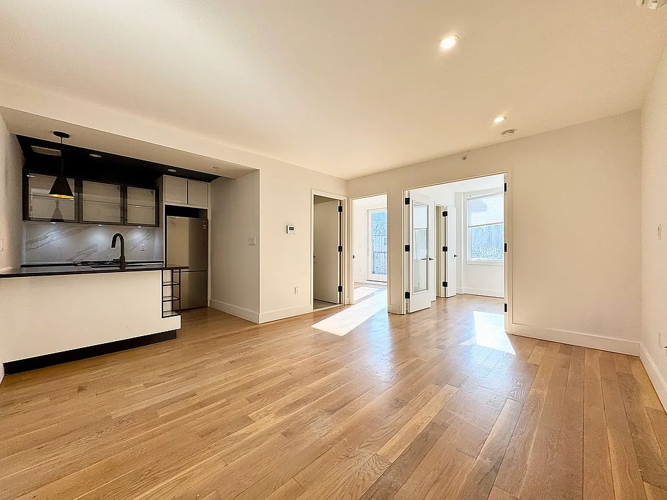 1st image of 10 Lexington Ave #2I