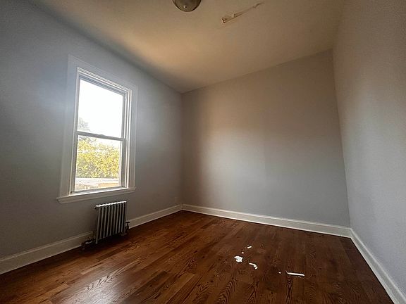 3rd image of 3048 Wilson Ave #1
