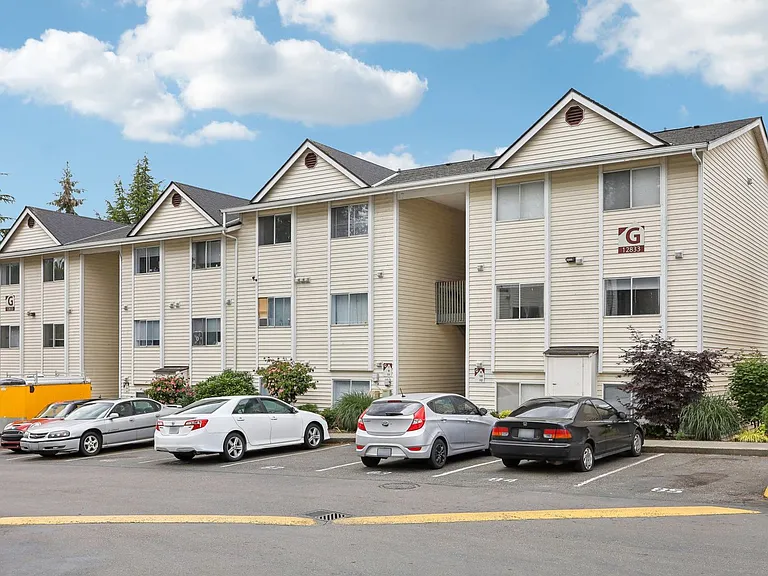 Hillview Apartments — Photo 21