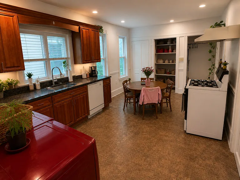 598-602 Putnam Ave #3 — Photo 5