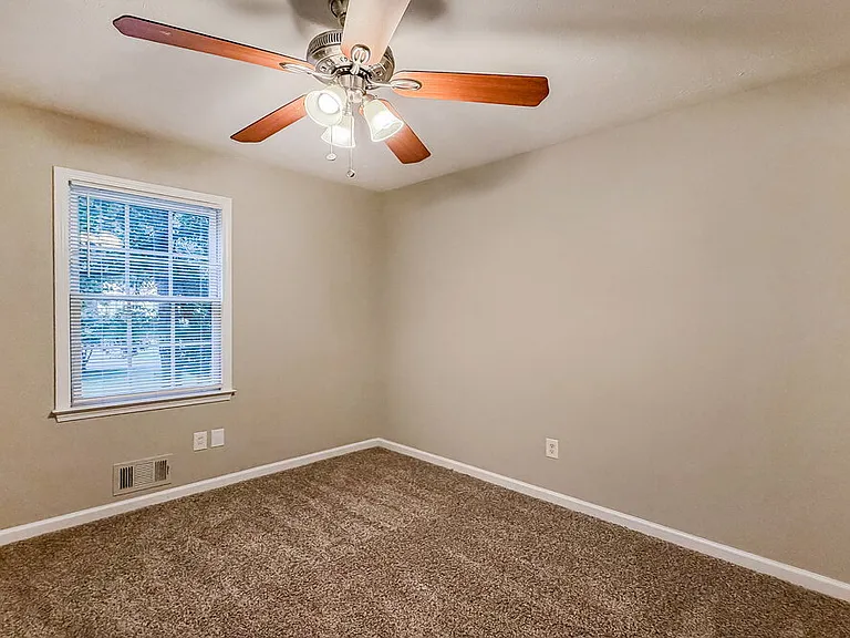 140 Loxley Ct — Photo 14