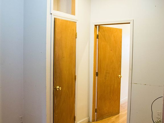4th image of 586 Wilson Ave APT 1L