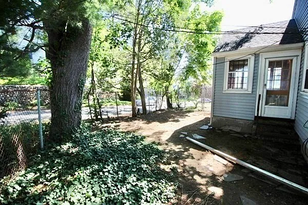 20 Orlando Ave — Photo 24