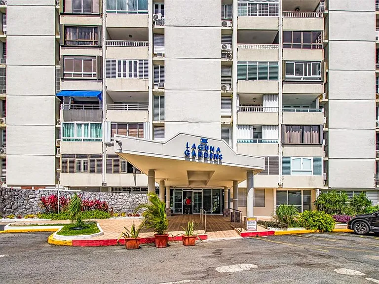 Cond. Laguna Gardens II 2 Ave. Laguna #9A — Photo 2