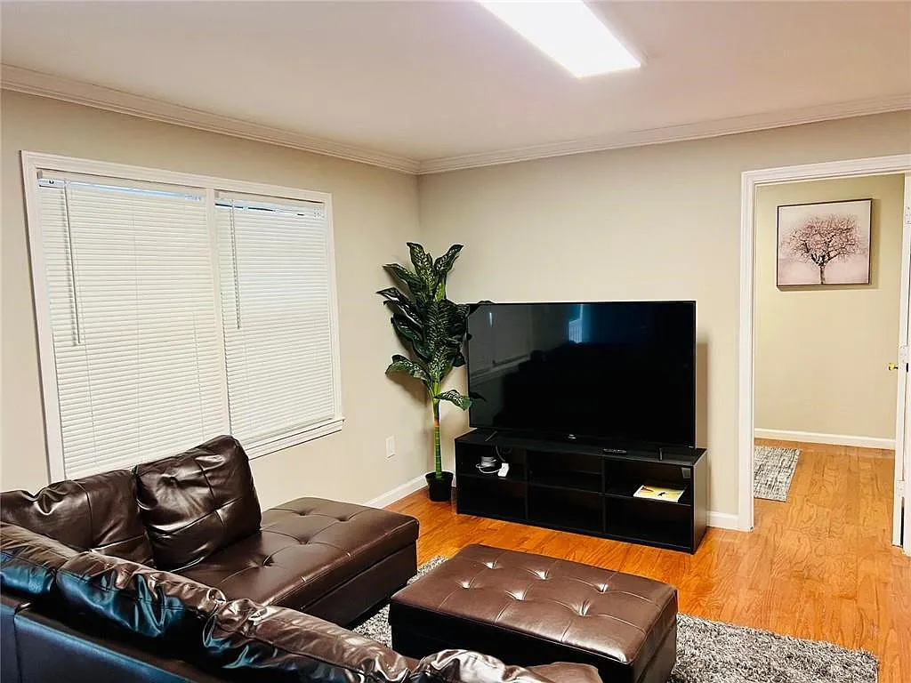 4 bed, 3.0 bath, 1587 sqft, $1,990 — Photo 4