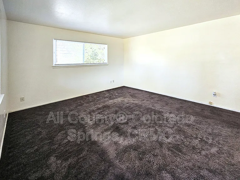 1129 Cree Dr #C — Photo 3