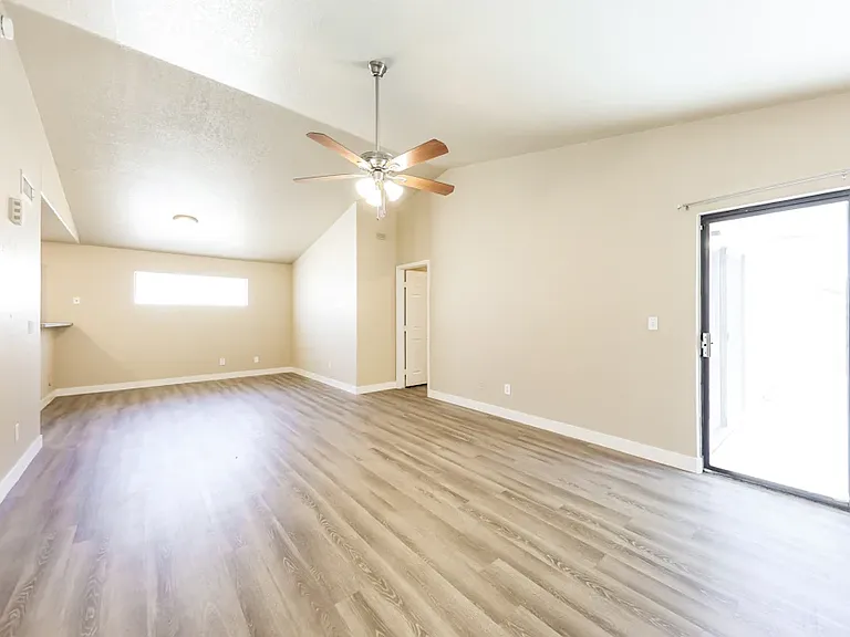 7608 W Mescal St — Photo 9