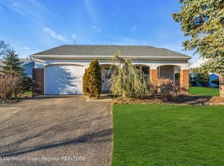 60 Redhill Rd, Manchester Township, NJ 08759