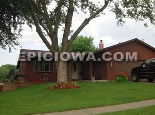 1654 27th St NW, Cedar Rapids, IA 52405