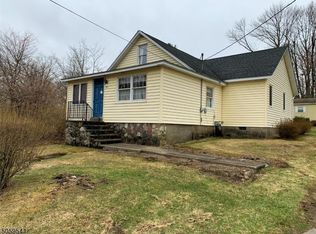 525 Otterhole Rd, West Milford, NJ 07480