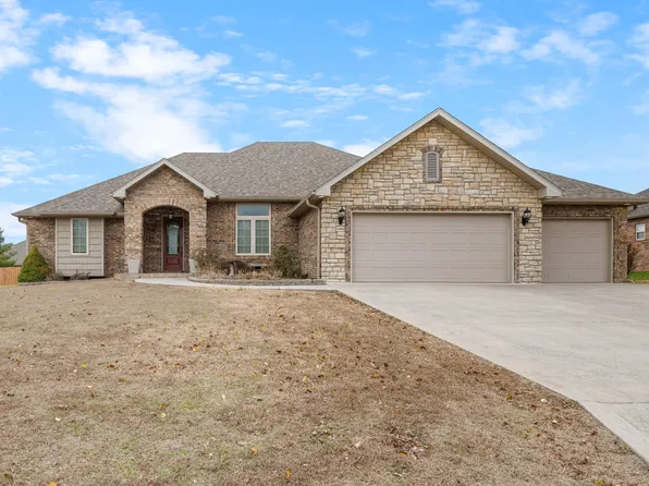 1560 S Hedgewood Drive, Bolivar, MO 65613