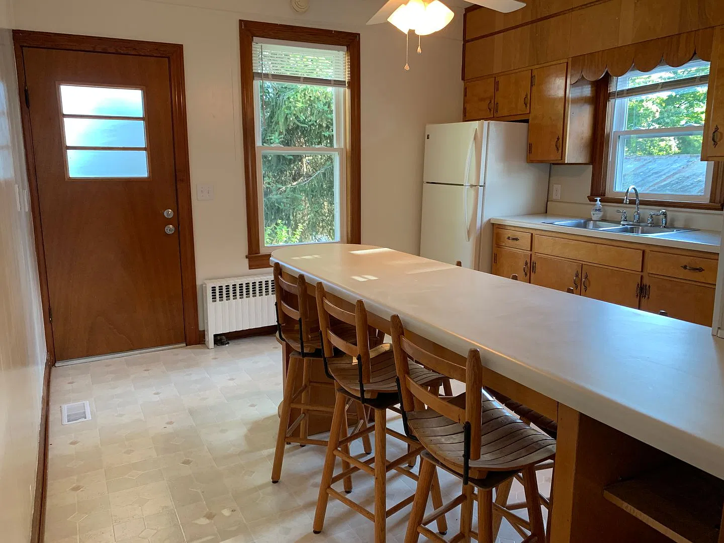 Charming Home with Large Backyard Near Radford University — Photo 2