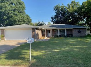 1203 Pebble St, Bowie, TX 76230
